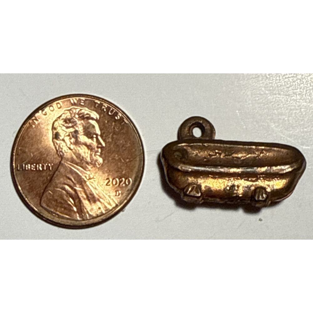 Vintage Copper Tone Metallic Cracker Jack‎ Bathtub Charm 1L